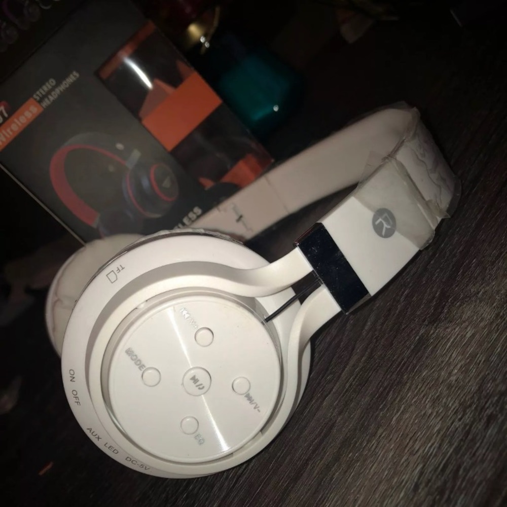 Wireless headphones brand new!
